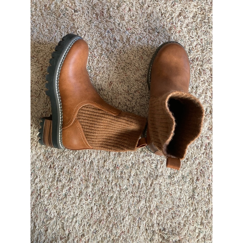 Universal Thread size 6 boots.